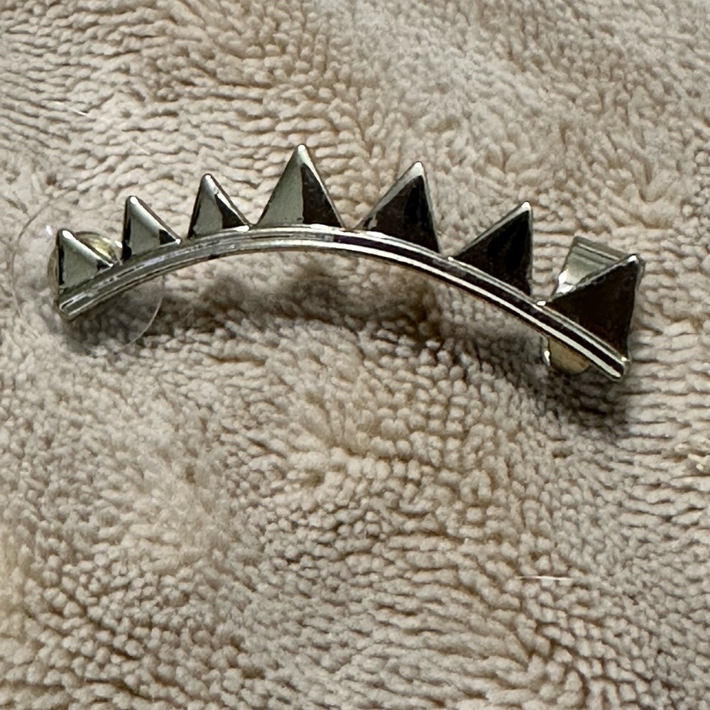 Ear cuff